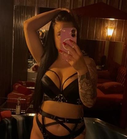 Ina, 20, Schweizerin